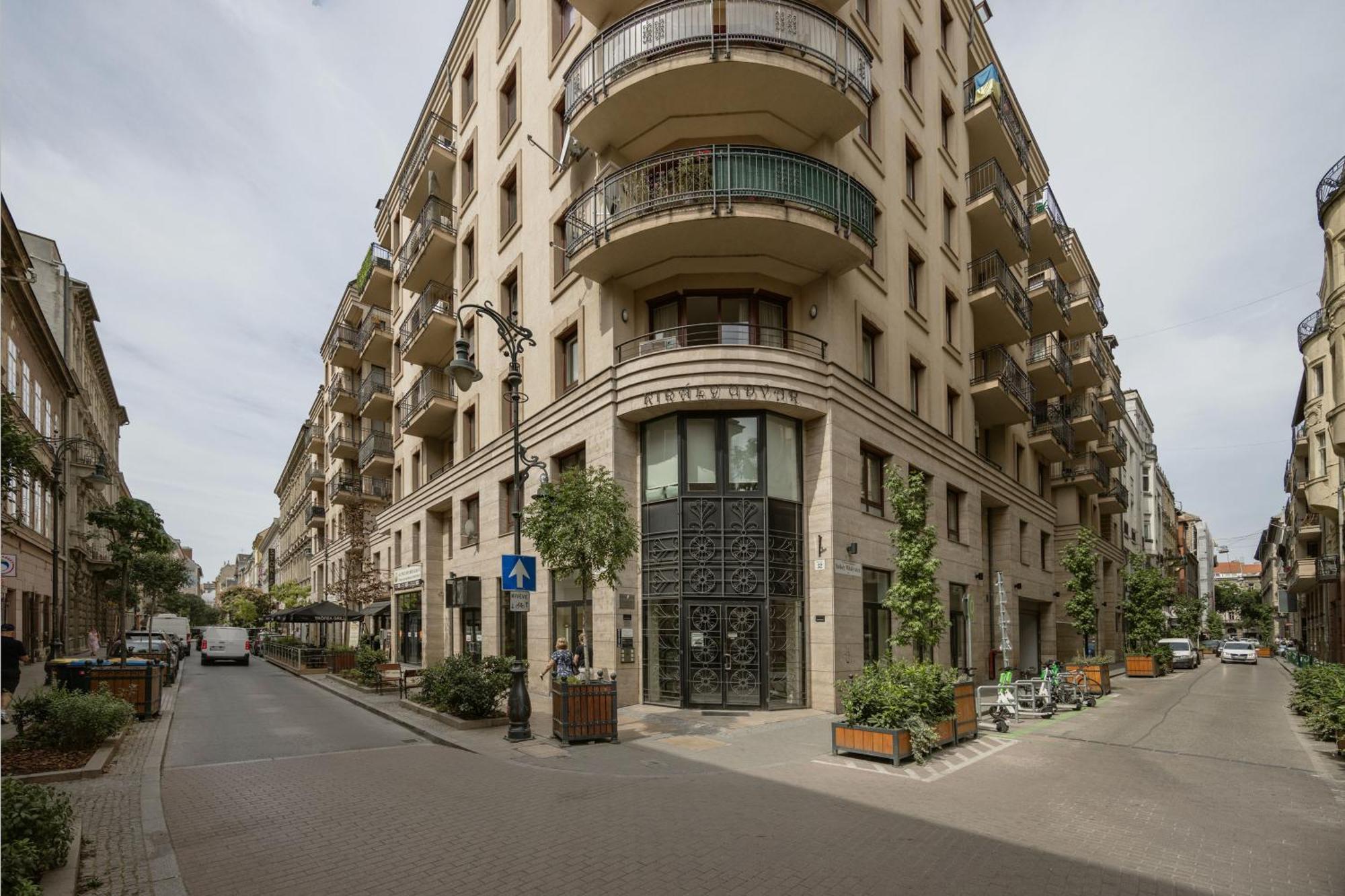 Bright And With Balcony Appartement